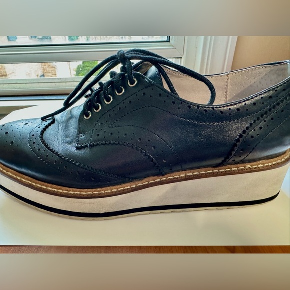 Wingtip Sneakers - Picture 4 of 6